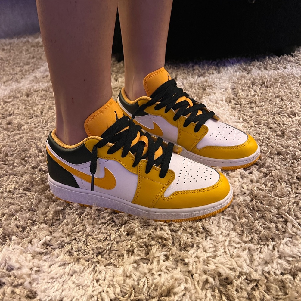 Air Jordan 1 Low — Yellow Black White - Taxi
